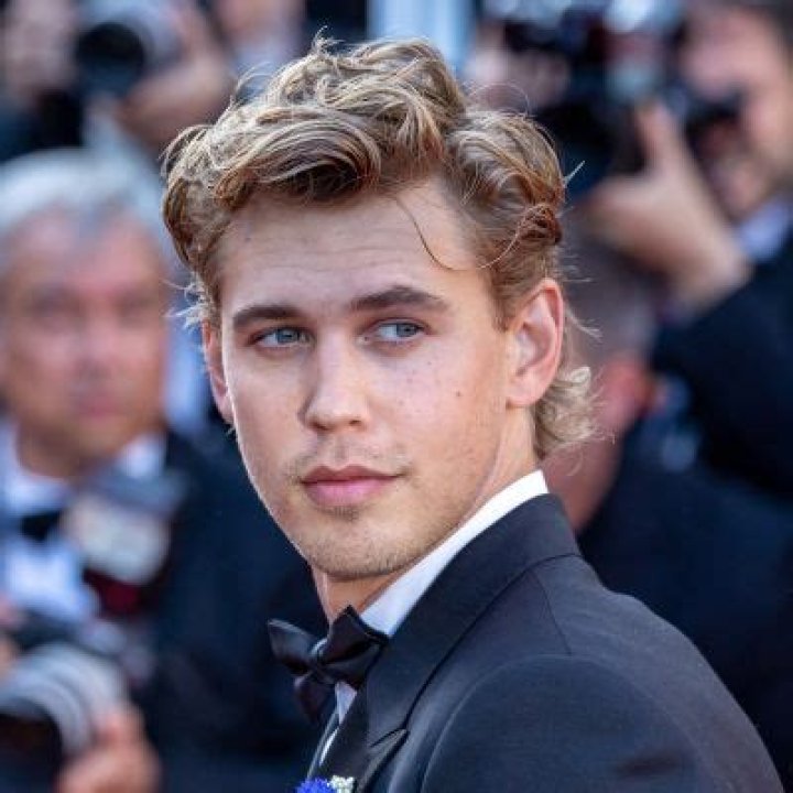 
Austin Butler Discusses His Horrible Diet In Order To Gain Weight For His Elvis Presley Role 