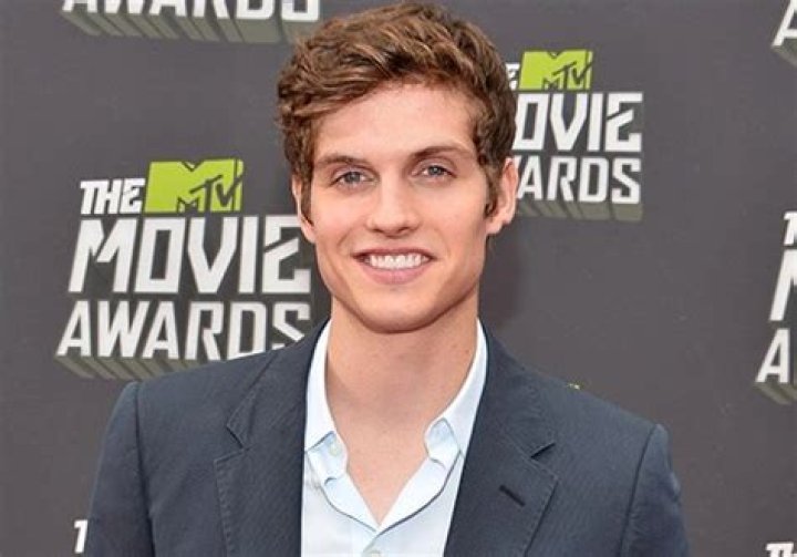 Daniel Sharman Height, Weight, Net Worth, Age, Birthday, Wikipedia, Who, Nationality, Biography