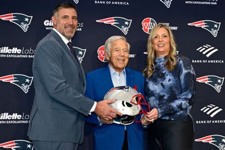 Does Mike Vrabel Have A Lazy Left Eye? Tennessee Titans Head Coach Eye Injury And More