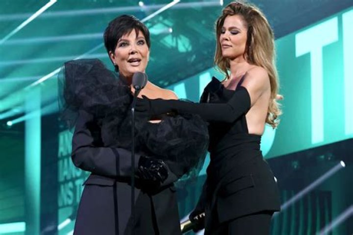 
Khloé Kardashian and Kris Jenner Wear Coordinating Suits to Accept Their 2022 People’s Choice Award 