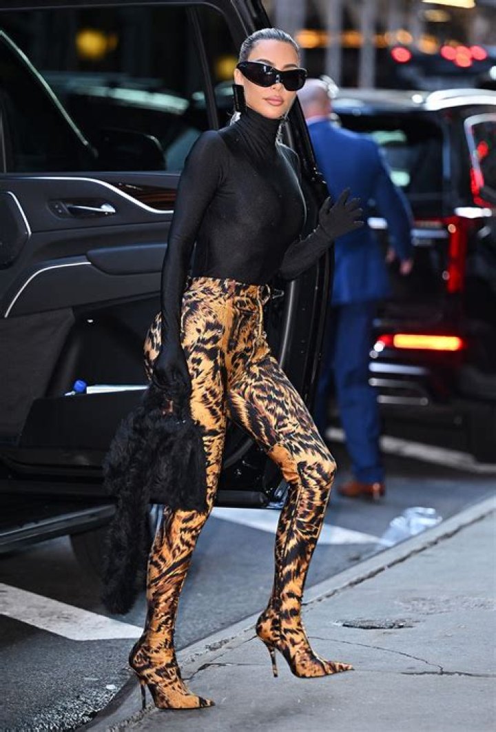 
Kim Kardashian Has to Take Her Top Off to Text When Wearing Built-In Gloves: ‘It’s a Real Issue’ 