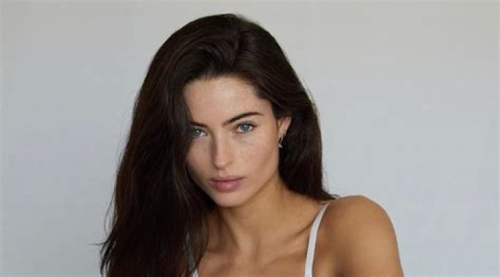 
Laura Surrich Height, Weight, Net Worth, Age, Birthday, Wikipedia, Who, Nationality, Biography 