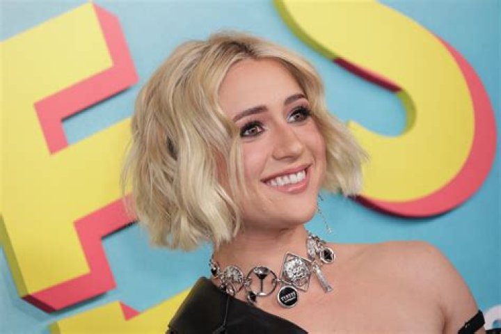 
Lizee Broadway Height, Weight, Net Worth, Age, Birthday, Wikipedia, Who, Nationality, Biography 