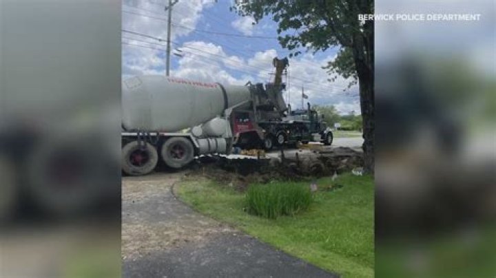 
Nicolas Resendiz: A toddler died in Houston as a cement truck crashes from an overpass onto an SUV 
