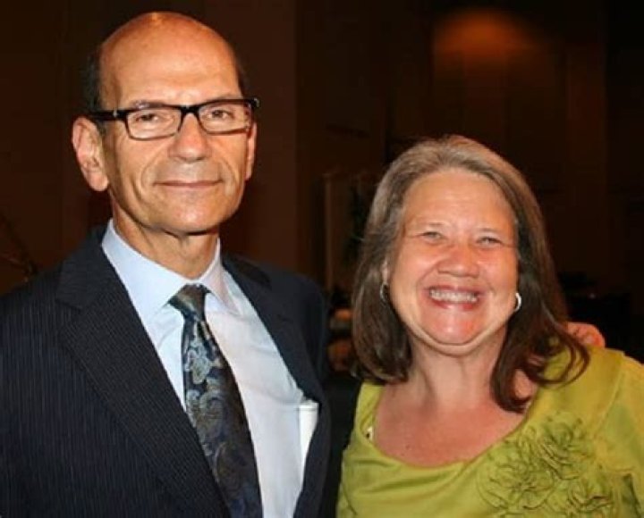 Paul Finebaum With Hair Is Best Thing On Internet: Wife Linda Hudson and Net Worth