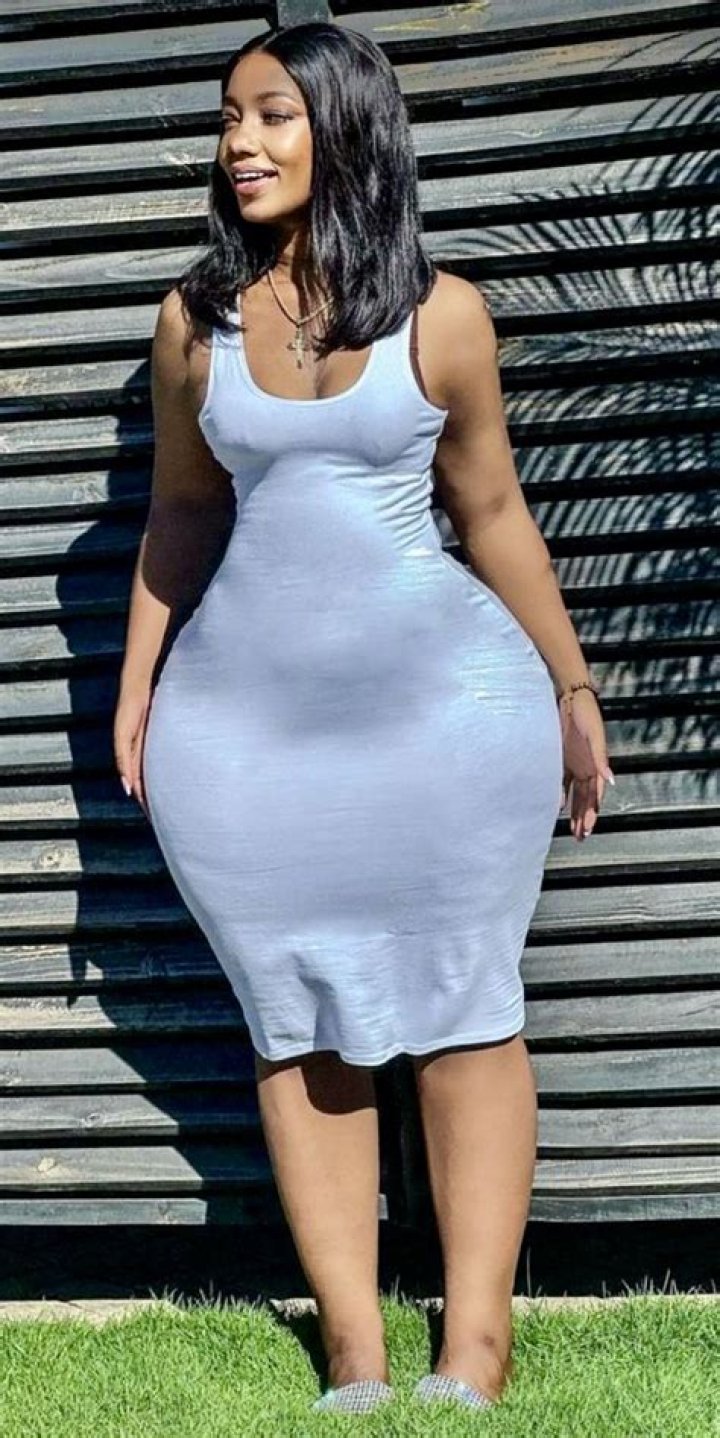
Reactions As BBNaija Star, Esther Shows Off Her Beautiful Body In Nice Beach Wear(Photo) 