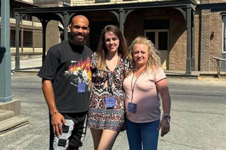 
Who Are Bryan Mbeumo’s Parents? Meet His Mom Angelique Gouge And Sister Maeva Gouge 