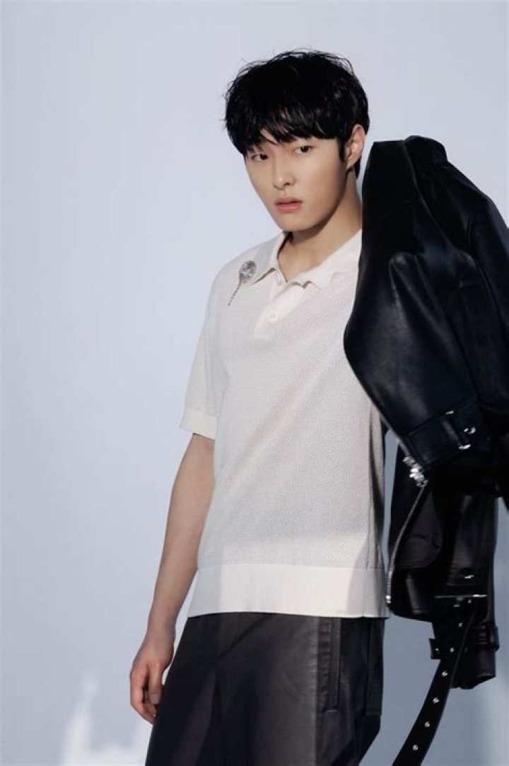 Yoon Chan-young Height, Weight, Net Worth, Age, Birthday, Wikipedia, Who, Nationality, Biography